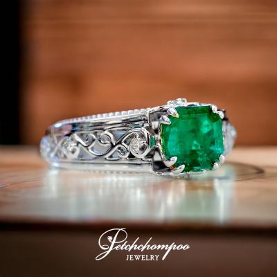 [26755] Co lum bia Emerald ring with certificate of Emil  79,000 