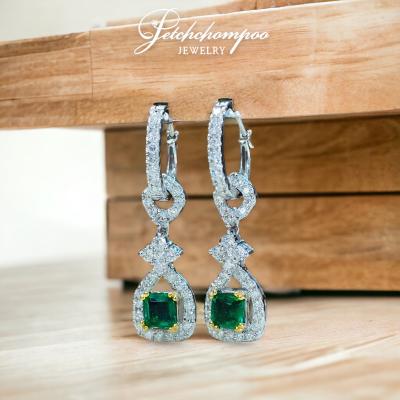 [28614] Kolumbia emerald earrings, studded with diamonds  99,000 
