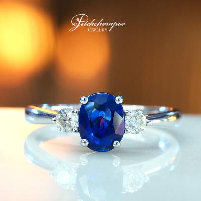 [28546] Blue sapphire ring with diamonds  15,900 