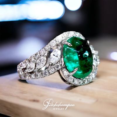 [25547] 3.26 Carat Emerald with Diamond Ring  69,000 