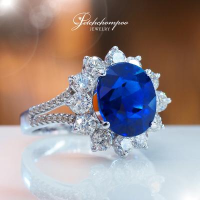 [28110] Royal blue Ceylon sapphire ring 6.47 carats surrounded by diamonds Lotus certificate  259,000 