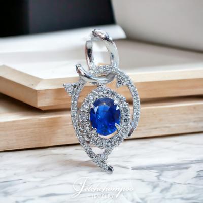 [28978] Blue sapphire with diamond pendant  39,000 