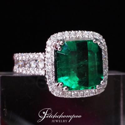 [26170] 5.09 Carat Emerald Diamond ring  139,000 