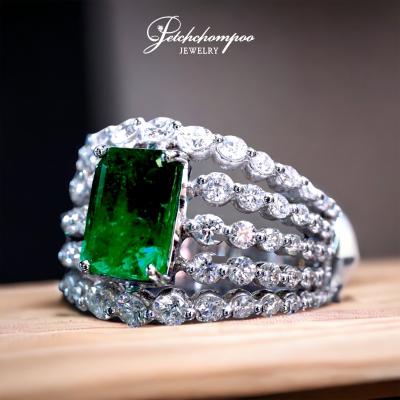 [25194] 2.5 Carat Columbia Emerald and diamond ring  129,000 