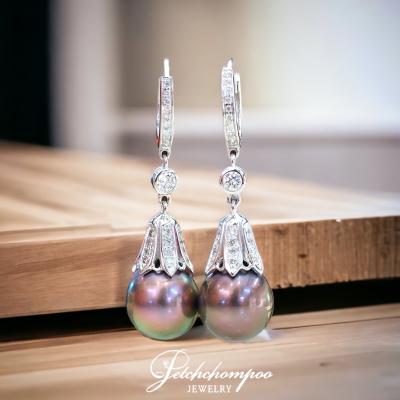 [27555] Pearl earrings set with diamonds  39,000 