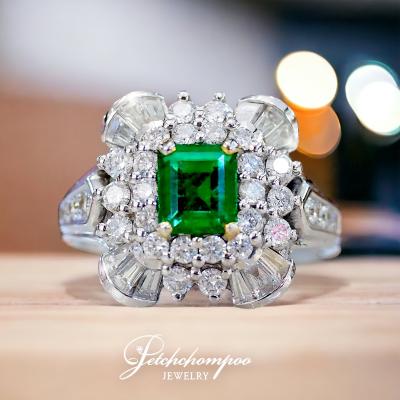 [27480] Colombian emerald ring  with diamonds  59,000 