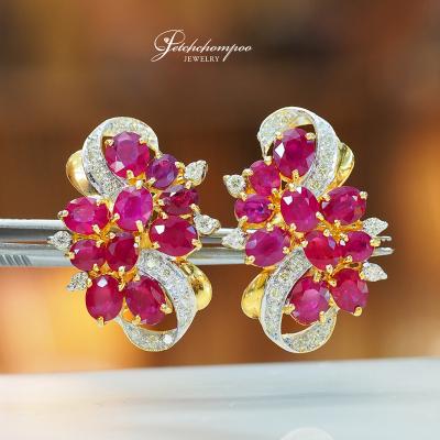 [28553] Siamese ruby earrings set with wide diamonds.  79,000 