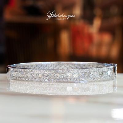 [28218] Diamond bracelet with princess cut diamonds, 6.25 carats.  299,000 