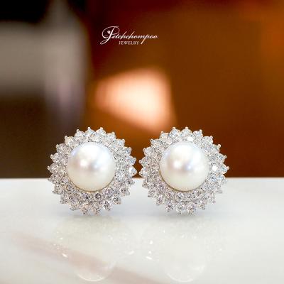 [28023] South Sea pearl earrings set with diamonds  139,000 