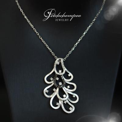 [25349] Black and White diamond pendant and chain  69,000 
