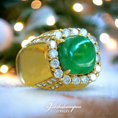 [28404] Burmese jade ring Type A, 4.81 carats, surrounded by diamonds, AIG certificate.  79,000 